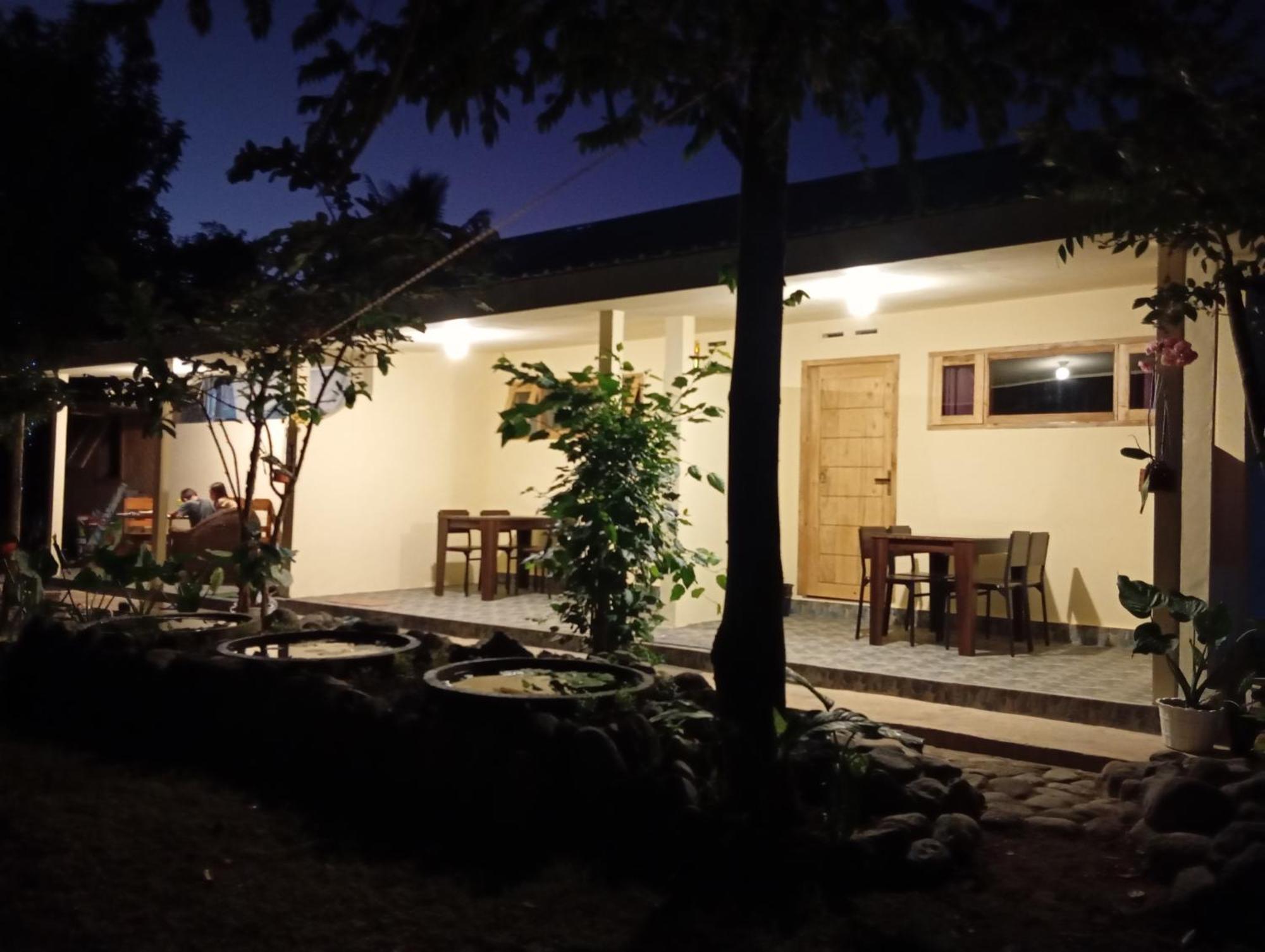Rumah Kawan Senaru House Of Friend Екстериор снимка