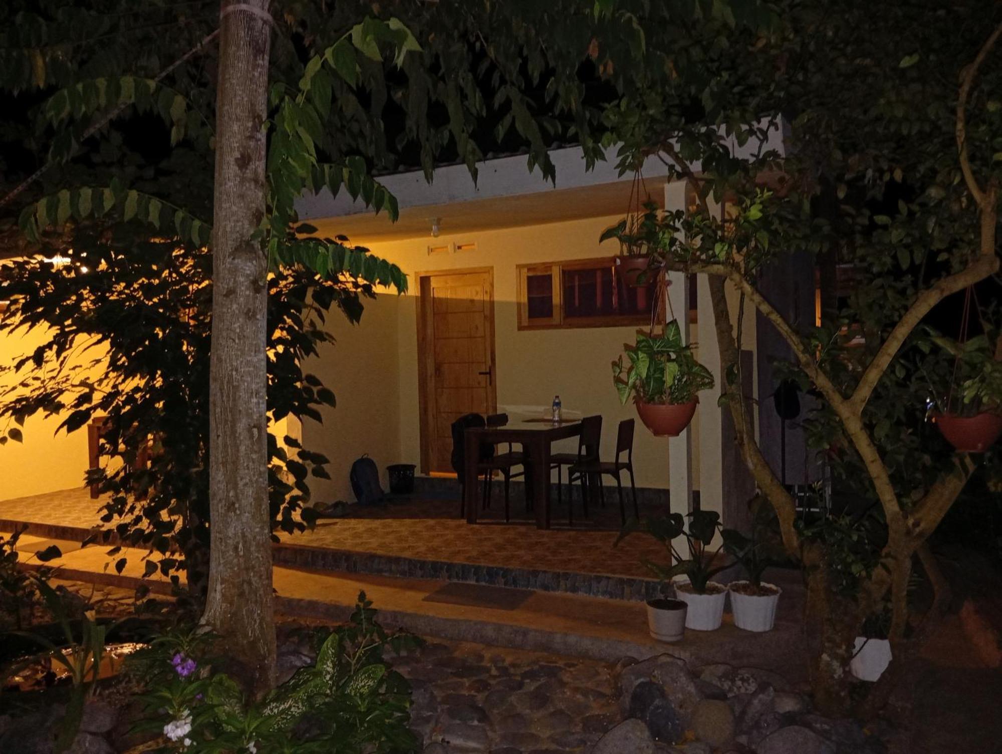 Rumah Kawan Senaru House Of Friend Екстериор снимка