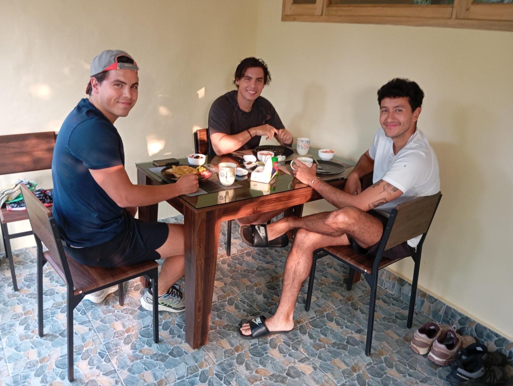 Rumah Kawan Senaru House Of Friend Екстериор снимка